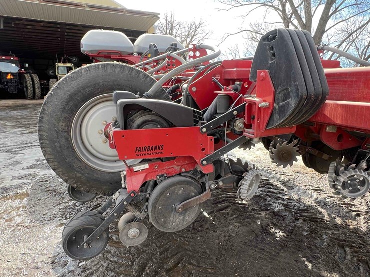 2014-case-ih-1255-image-26