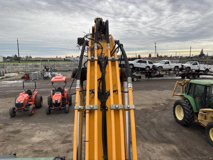 2012-jcb-js160-image-52