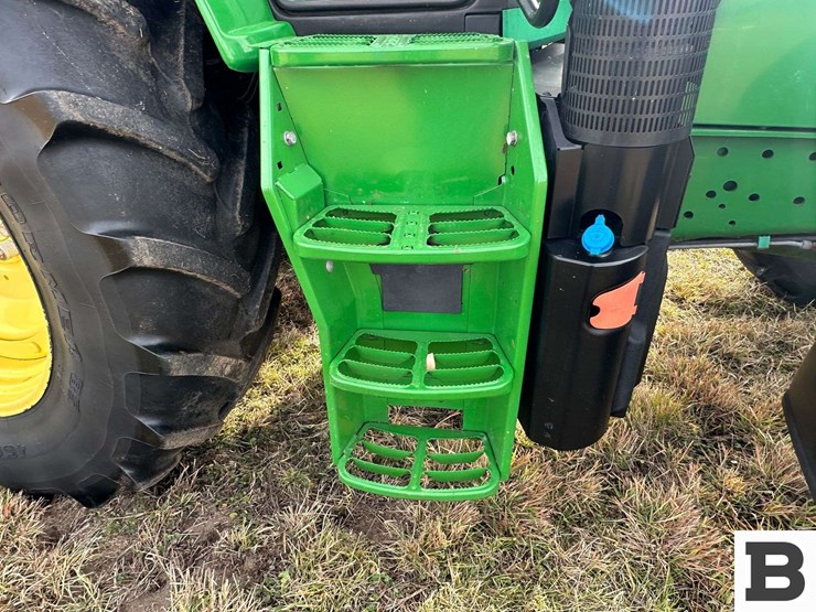 2014-john-deere-6140m-image-30