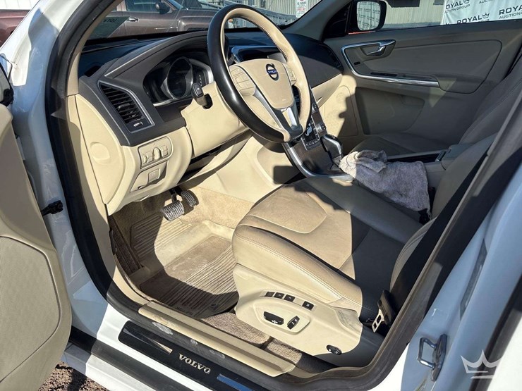 2016-volvo-xc60-image-14