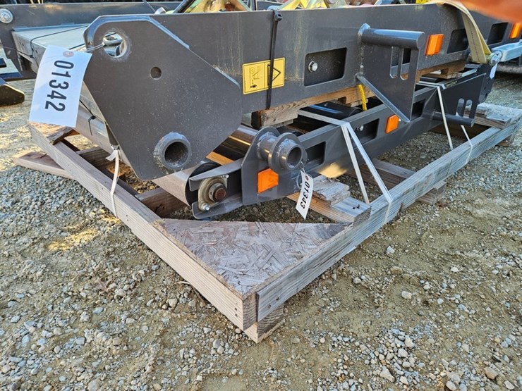 massey-ferguson-lb2234-image-1