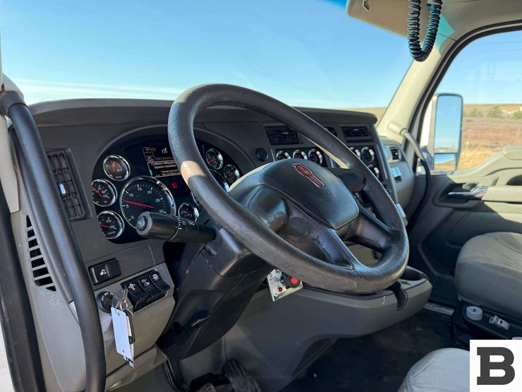 2019-kenworth-t680-image-64