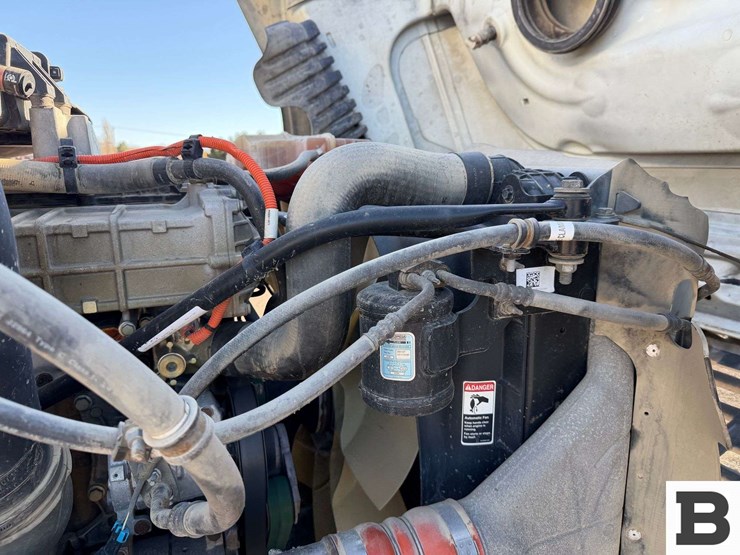 2014-freightliner-cascadia-125-image-48