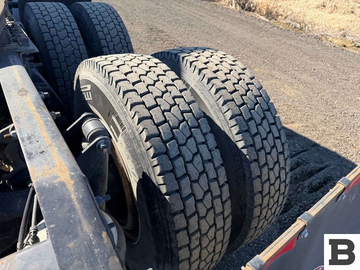 2014-freightliner-cascadia-125-image-29