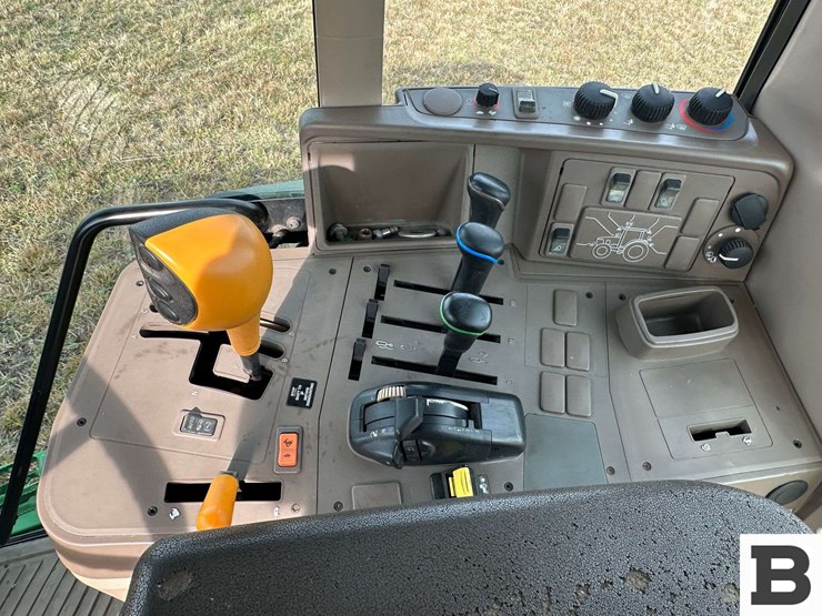 2014-john-deere-6140m-image-36