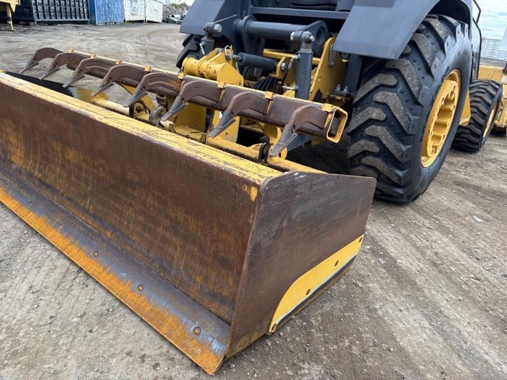 2018-deere-210lep-image-14