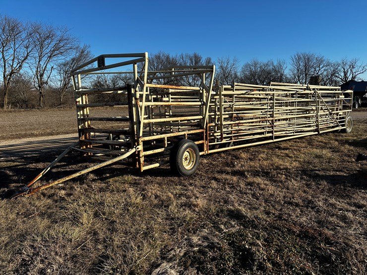 #209087-•-wilson-portable-corral-image-1