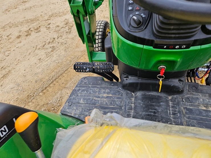 2025-john-deere-2038r-image-25