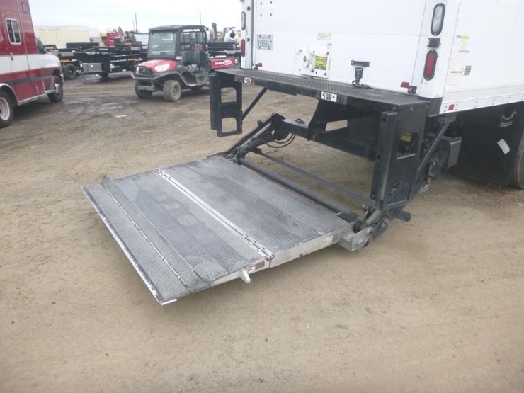 2013-hino-268-image-9