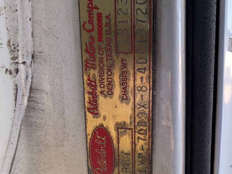 2004-peterbilt-387-image-18