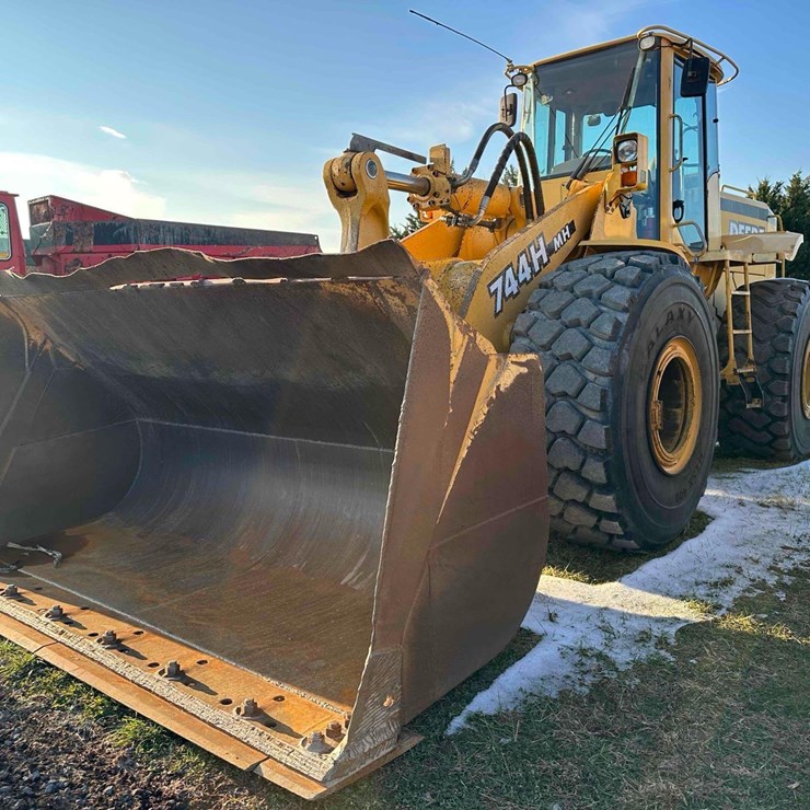 1999 DEERE 744H