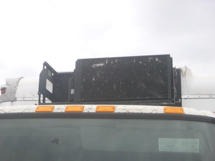 2013-hino-268-image-8