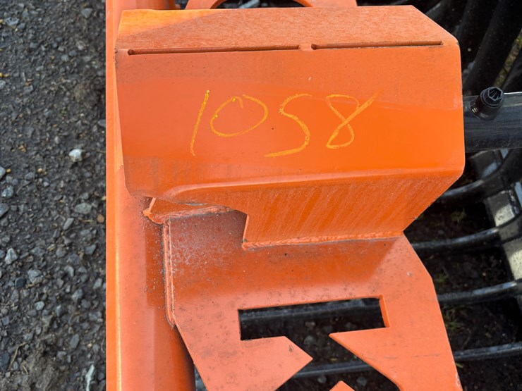 #1058-•-76-in.-single-cylinder-skeleton-grapple-bucket-image-1