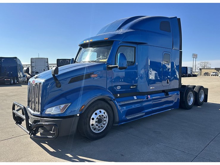 2022-peterbilt-579-image-1