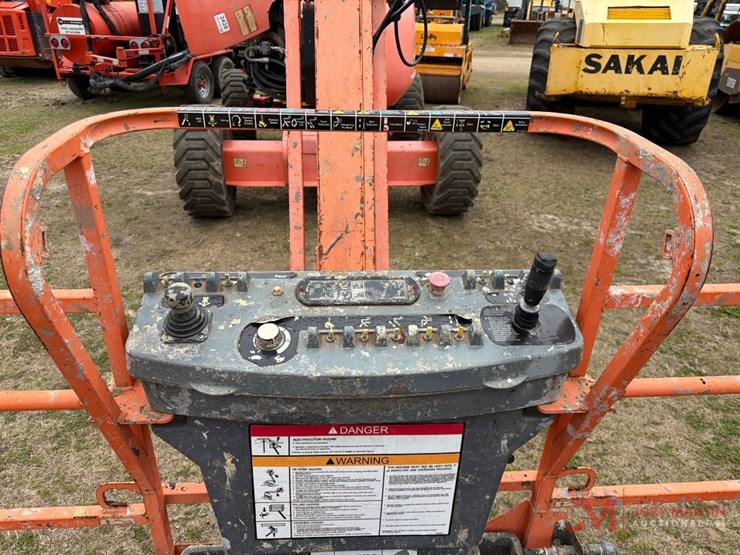 2012-jlg-600aj-image-12