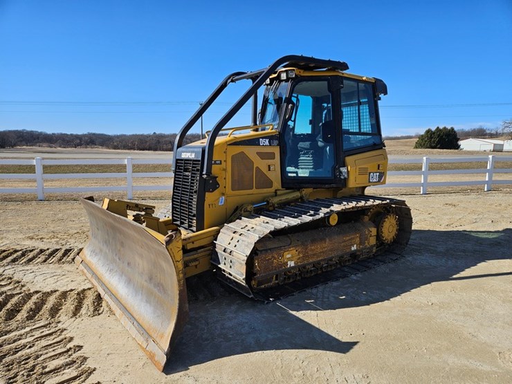 caterpillar-d5k-lgp-image-1