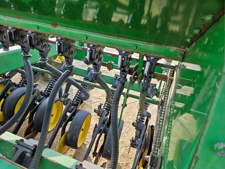 john-deere-750-image-24