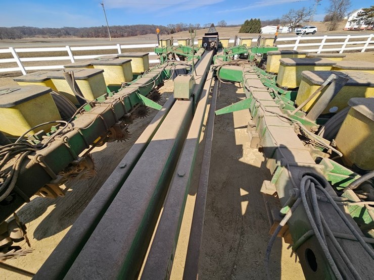 john-deere-7000-image-17