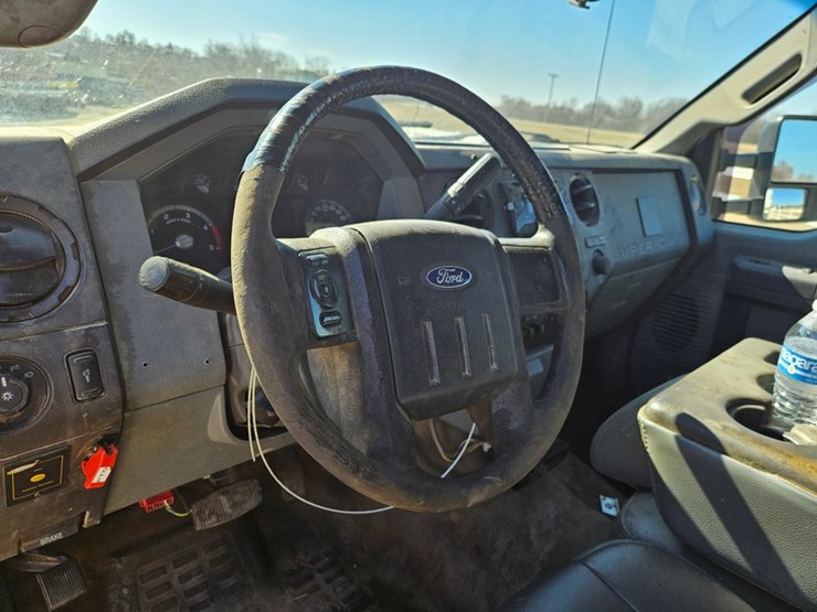 2011-ford-f550-image-40