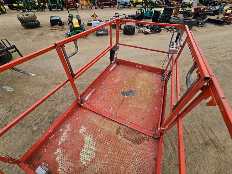 2017-skyjack-sj6832rt-image-27