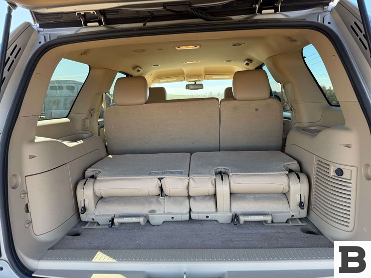 2011-chevrolet-tahoe-image-18