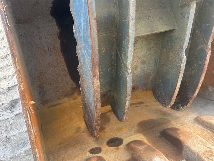 deere-240d-lc-image-18