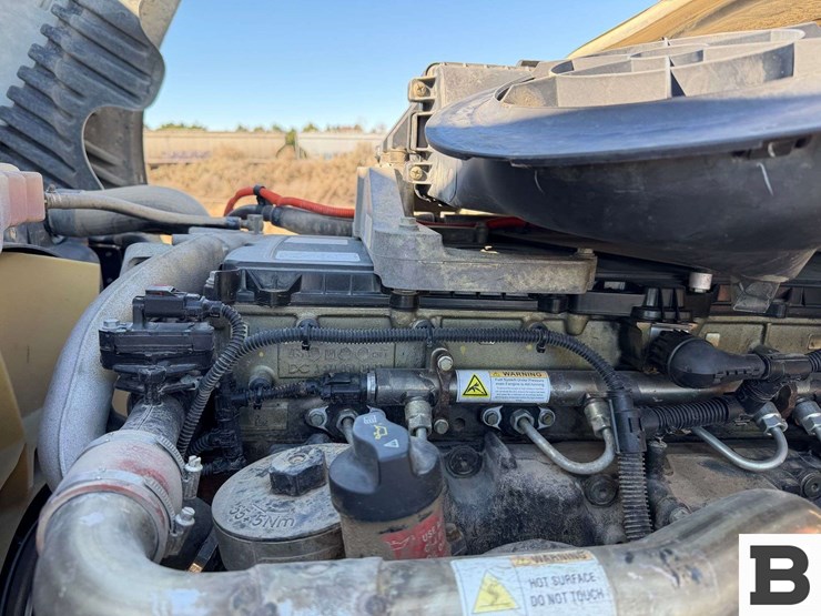 2014-freightliner-cascadia-125-image-41