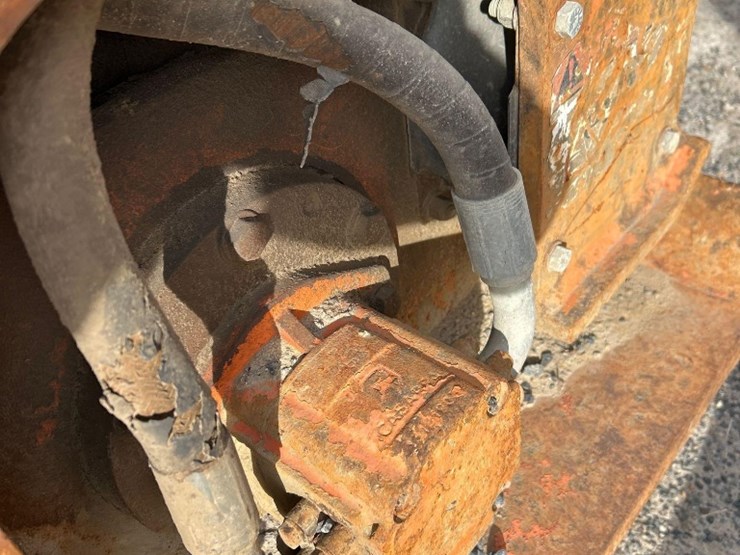 npk-excavator-vibratory-compactor/drver-attachment-image-4