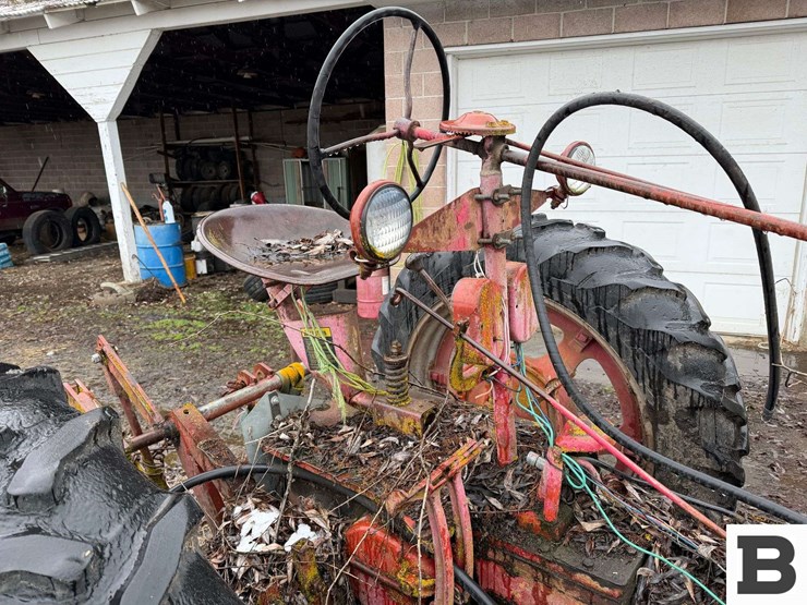 international-harvester-h-tractor-image-13