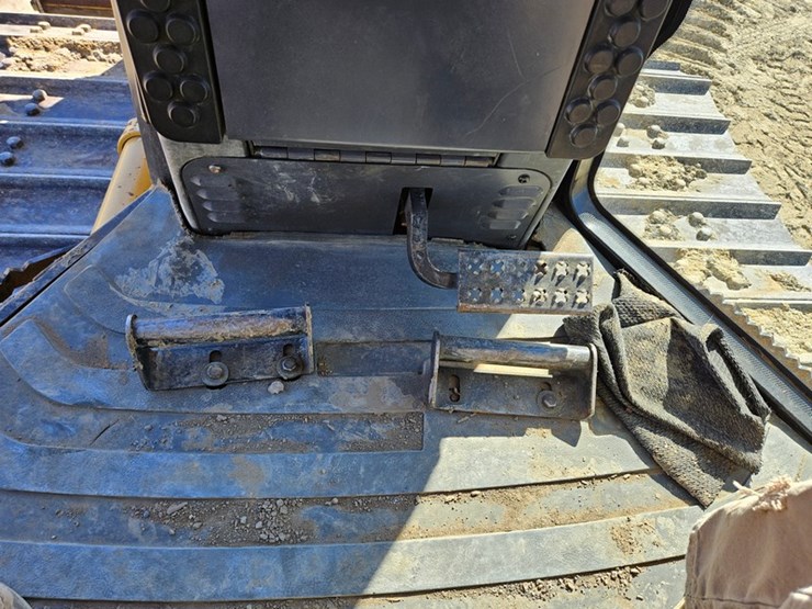 caterpillar-d5k-lgp-image-27