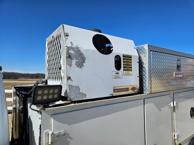 2011-ford-f550-image-10