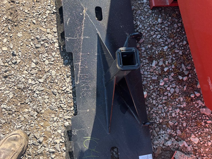 #1046-•-skid-steer-2-in.-hirch-reciever-image-3