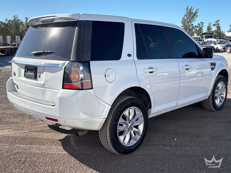 2014-land-rover-lr2-awd-suv-image-3