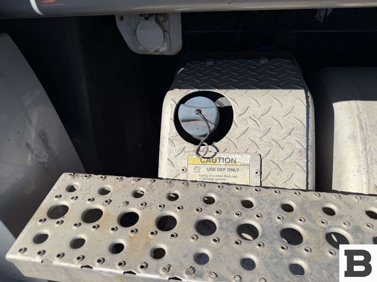 2019-freightliner-cascadia-126-image-16