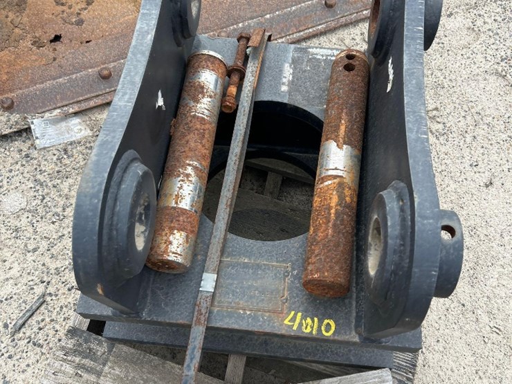 volvo-ec140-excavator-coupler-image-2