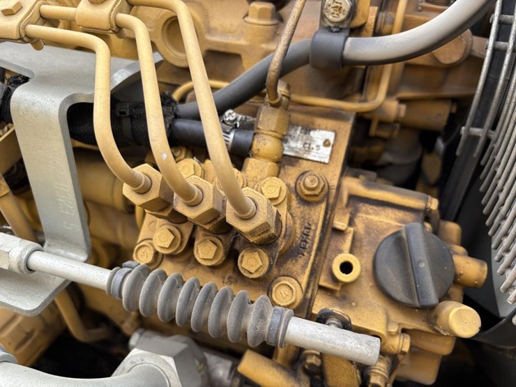 caterpillar-cb24-image-30