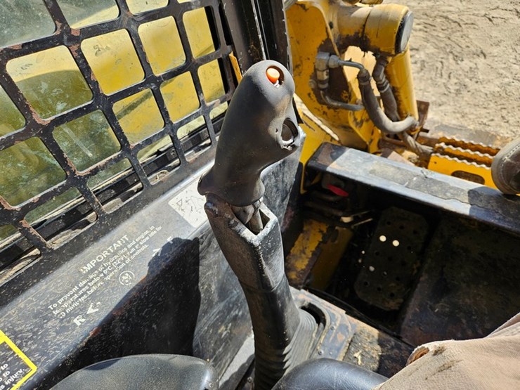 2007-deere-ct322-image-20