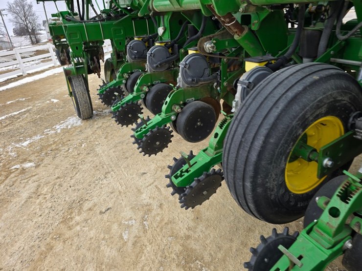 john-deere-1790-image-16