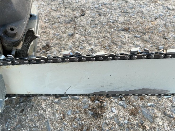 #110-•-husqvarna-550-xp-chainsaw-image-15
