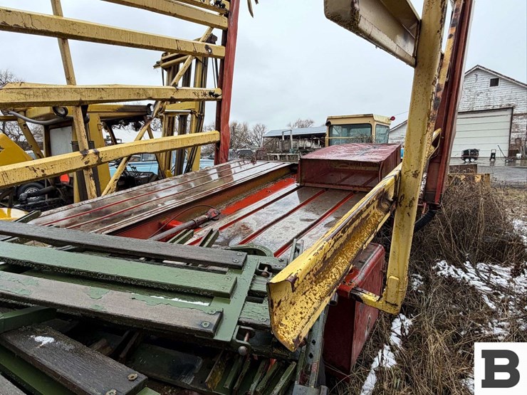 new-holland-1075-image-18