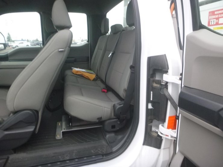 2022-ford-f550-image-16