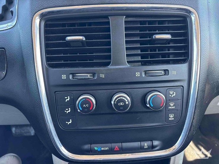 2012-dodge-grand-caravan-image-17