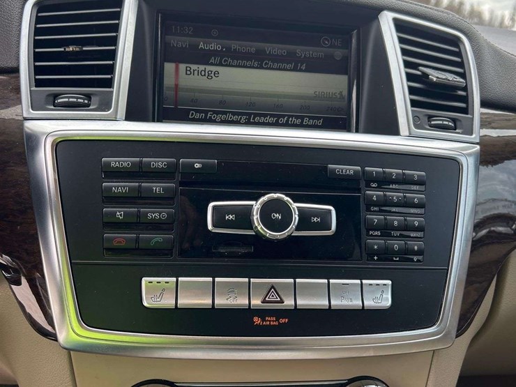 2014-mercedes-benz-gl450-image-22