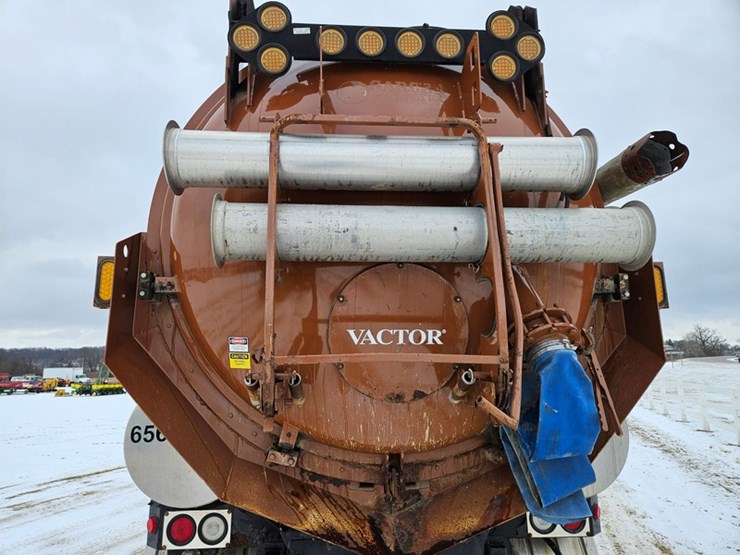 2001-vactor-2100-image-12