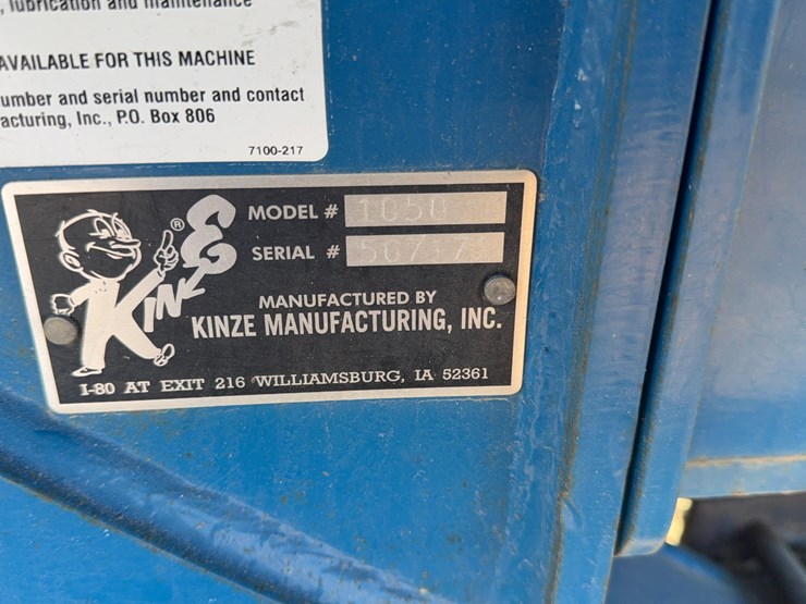 2008-kinze-1050-image-11