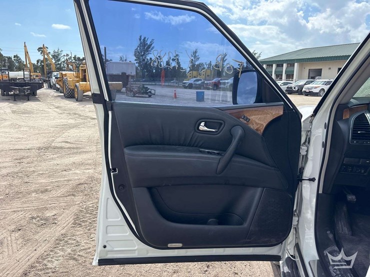 2012-infiniti-qx56-image-9