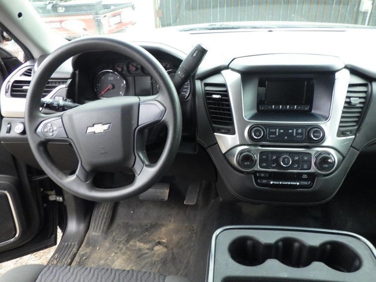 2017-chevrolet-tahoe-image-9