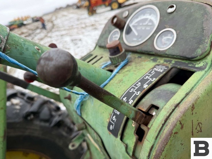 john-deere-4010-image-42