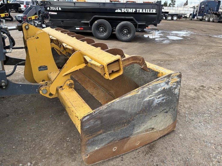 2017-deere-210l-image-7