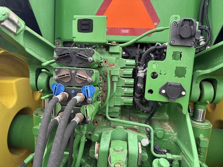 2015-john-deere-8295r-image-11